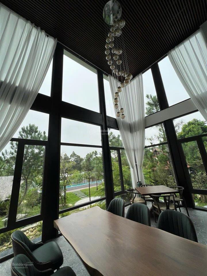 Tôi cần bán gấp resort khuôn viên riêng, view hồ thiết kế tỉ mỉ kinh doanh tốt