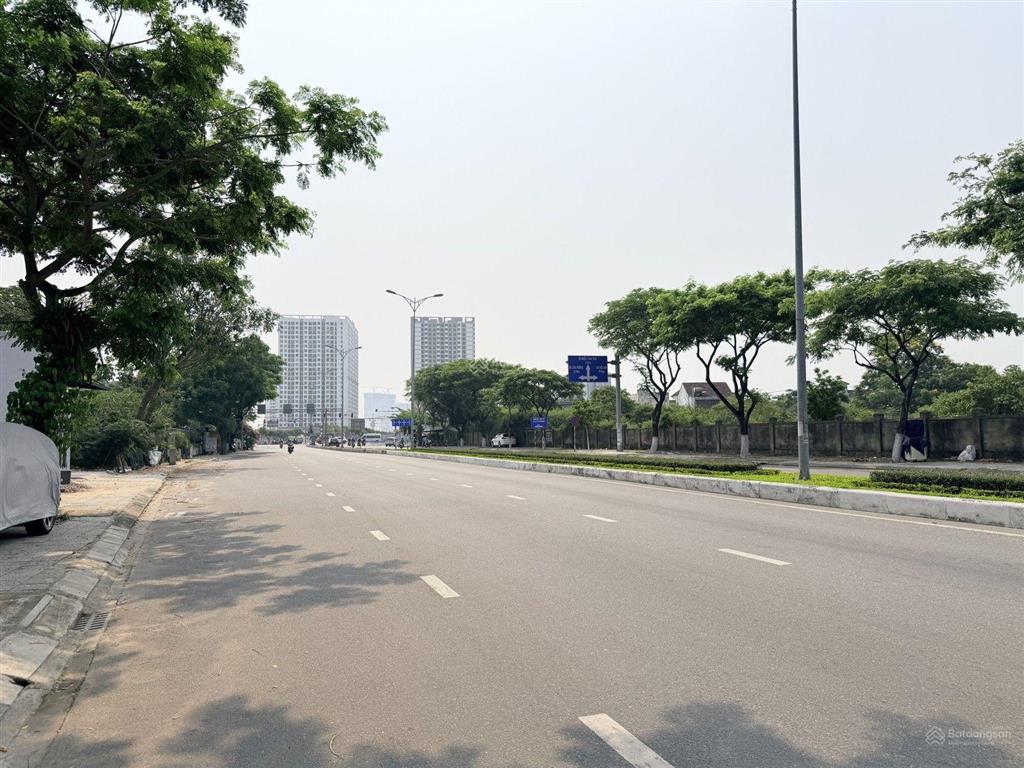 Mặt phố võ chí công  đường 33m  vị trí cực đẹp  gần fpt  kinh doanh đỉnh  100m  chỉ 9,1 tỷ