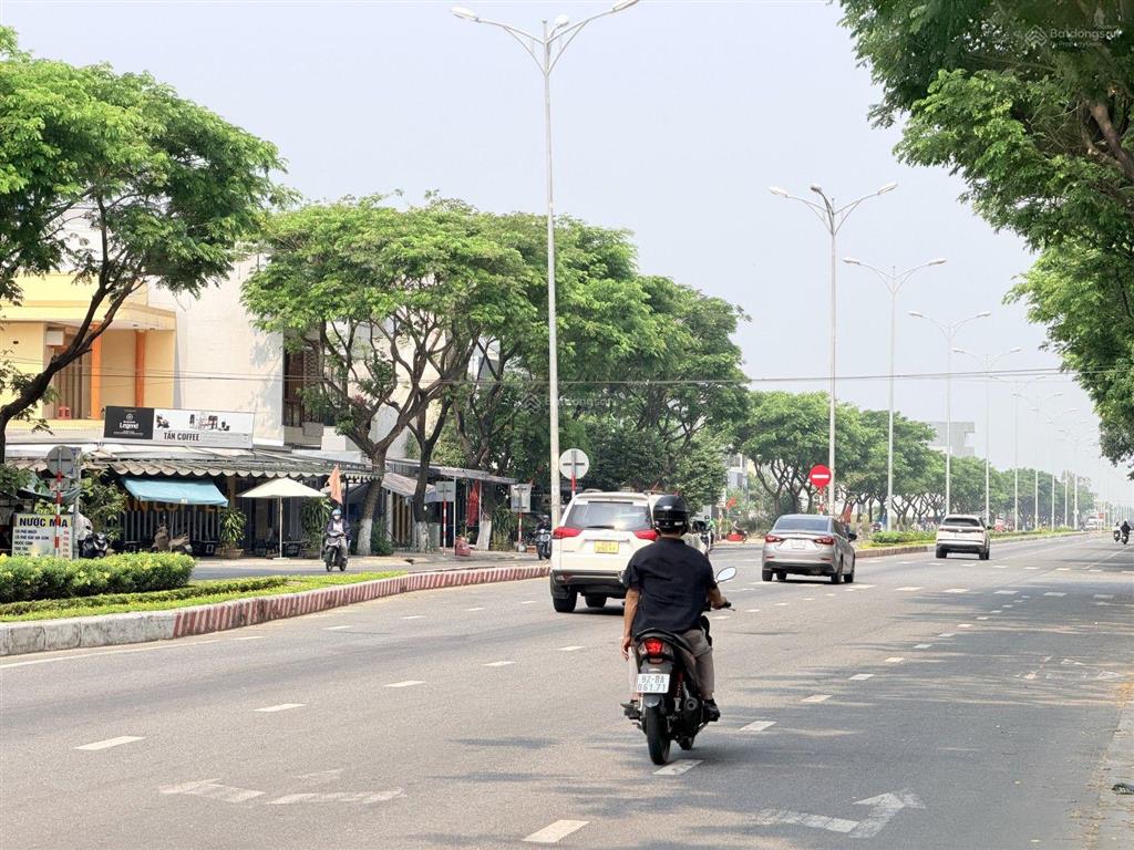 Mặt phố võ chí công  đường 33m  vị trí cực đẹp  gần fpt  kinh doanh đỉnh  100m  chỉ 9,1 tỷ