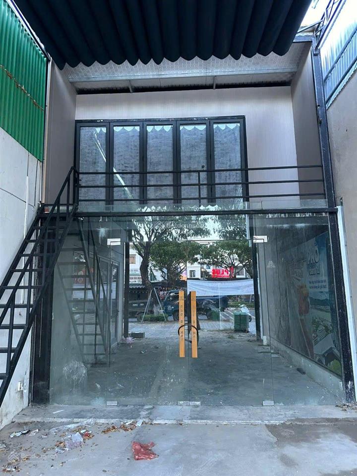 Xuống cầu hòa xuân  tới nhà ngay  mặt tiền nguyễn phước lan  kd tấp nập  vị trí đắc địa
