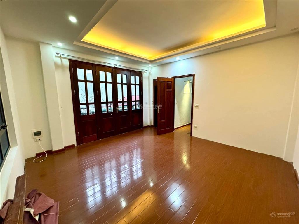 Bán nhà hoàng cầu  49m2 x 4 tầng lô góc hiếm  nhà đẹp như biệt thự  20m ra ô tô tránh  gần hồ.