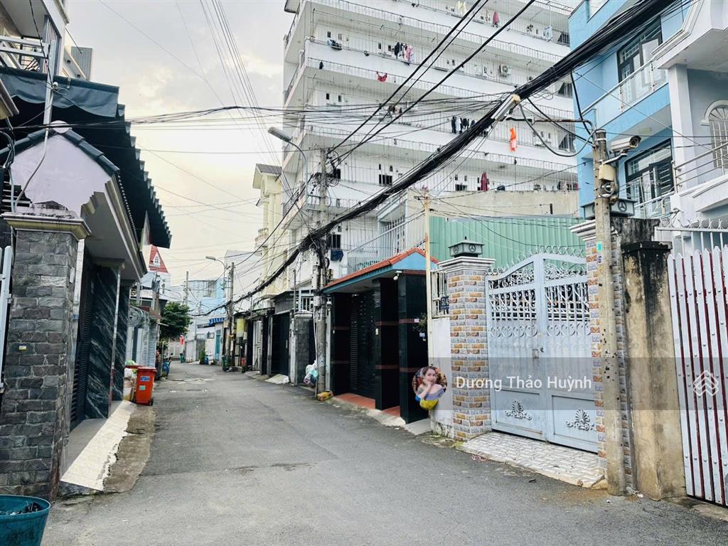 Giảm gấp 1,2 tỷ  nhà 2 mặt tiền ngay vincom võ văn ngân 162m2 ngang 5.4m  cấp phép 5 tầng khu vip