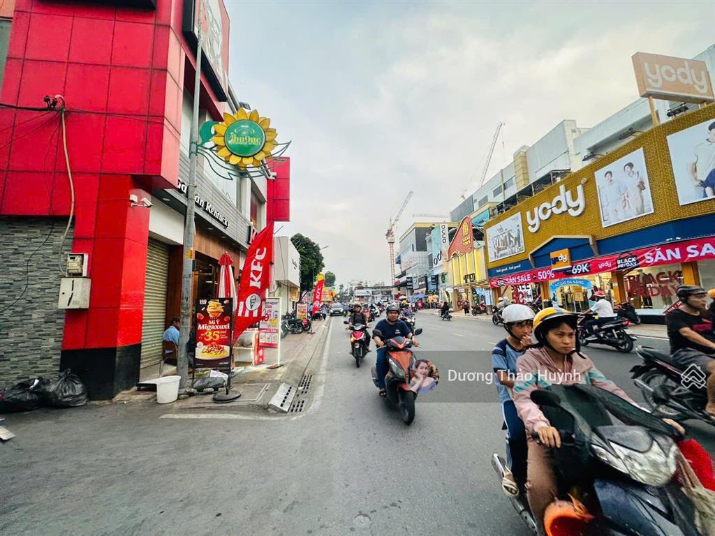 Giảm gấp 1,2 tỷ  nhà 2 mặt tiền ngay vincom võ văn ngân 162m2 ngang 5.4m  cấp phép 5 tầng khu vip