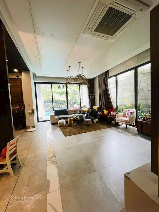 Toà nhà dòng tiền nguyễn khánh toàn 166m2 10 tầng  dòng tiền 3 tỷ/năm. ô tô tránh  đầu tư tốt