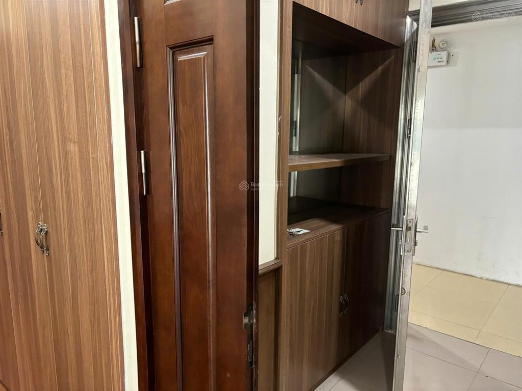 Chính chủ bán chung cư tầng 5 2pn 2wc 111m2  full nội thất  số 1 phạm huy thông ba đình  70tr/m2