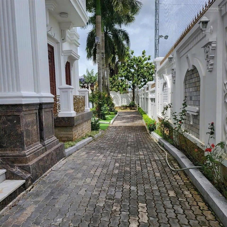 Bán biệt thự có view sông nội thất cao cấp, diện tích đất trên 1600m2, khu biệt thự cồn khương