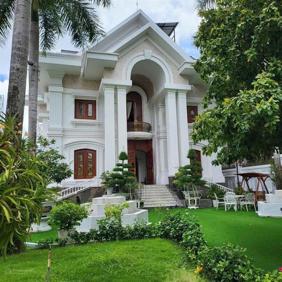 Bán biệt thự có view sông nội thất cao cấp, diện tích đất trên 1600m2, khu biệt thự cồn khương