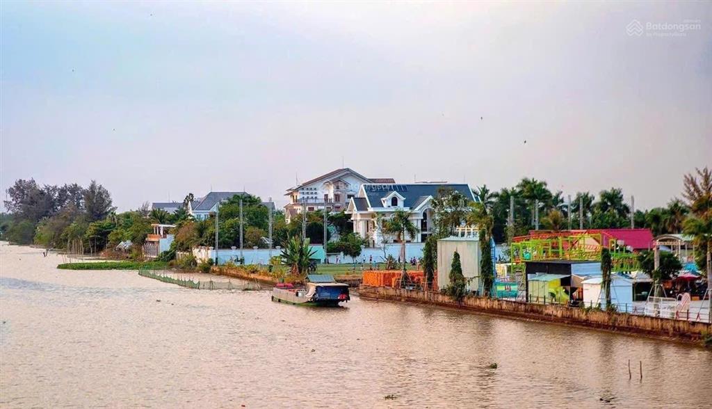 Bán biệt thự có view sông nội thất cao cấp, diện tích đất trên 1600m2, khu biệt thự cồn khương