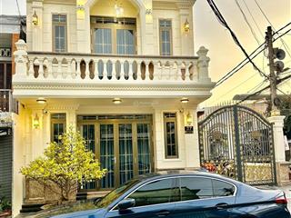 Bán nhà trệt lầu góc 2 mặt tiền chiều ngang gần 10m, cách bến ninh kiều 100m, giá dưới 8 tỷ