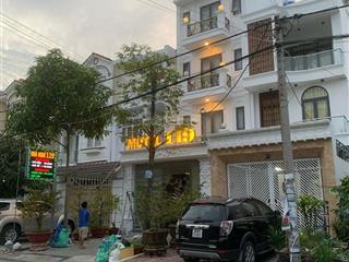 Bán khách sạn 4 lầu đang kinh doanh tốt, đường số 19 khu biệt thự cồn khương