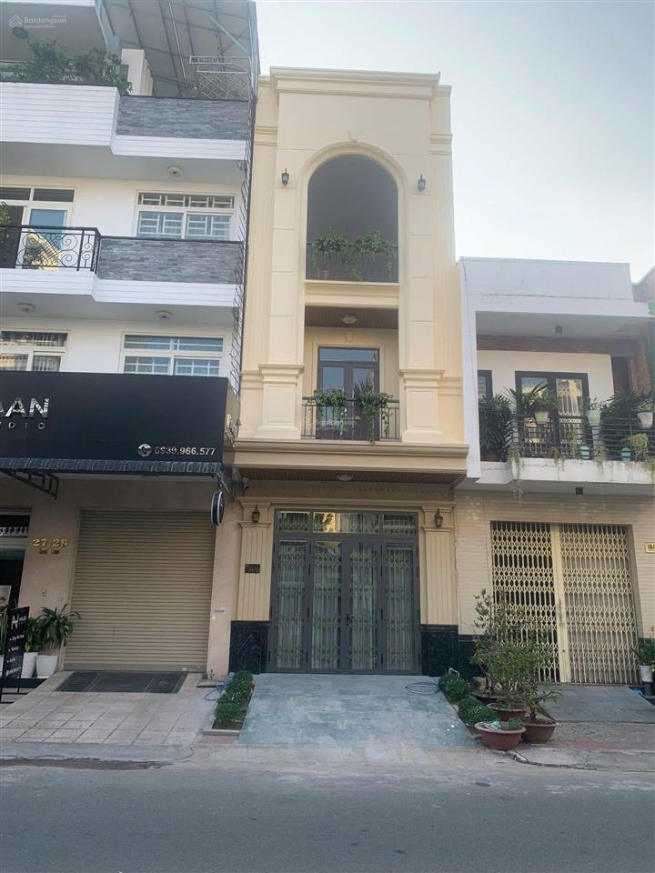 Bán nhà mới 2 lầu đường b18 kdc hưng phú 1 , dọn vào là ở ngay .