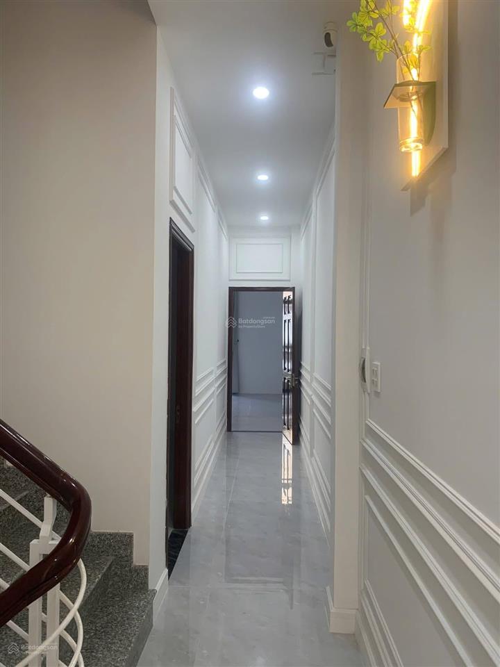Bán nhà mới 2 lầu đường b18 kdc hưng phú 1 , dọn vào là ở ngay .