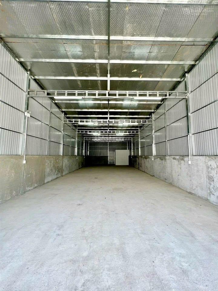 Bán nền tặng nhà kho còn mới 90% có sẵn điện 3 pha , diện tích đẹp 7x20 , khu biệt thự cồn khương