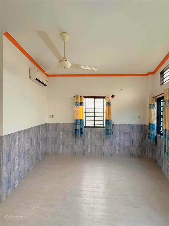 Bán nhà 2 lầu + sân thượng mặt tiền đường đề thám (ngay chợ đông đúc) giá dưới 6 tỷ