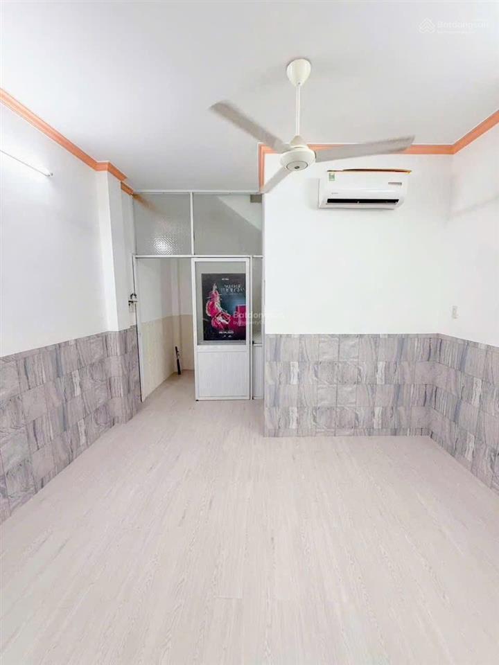Bán nhà 2 lầu + sân thượng mặt tiền đường đề thám (ngay chợ đông đúc) giá dưới 6 tỷ