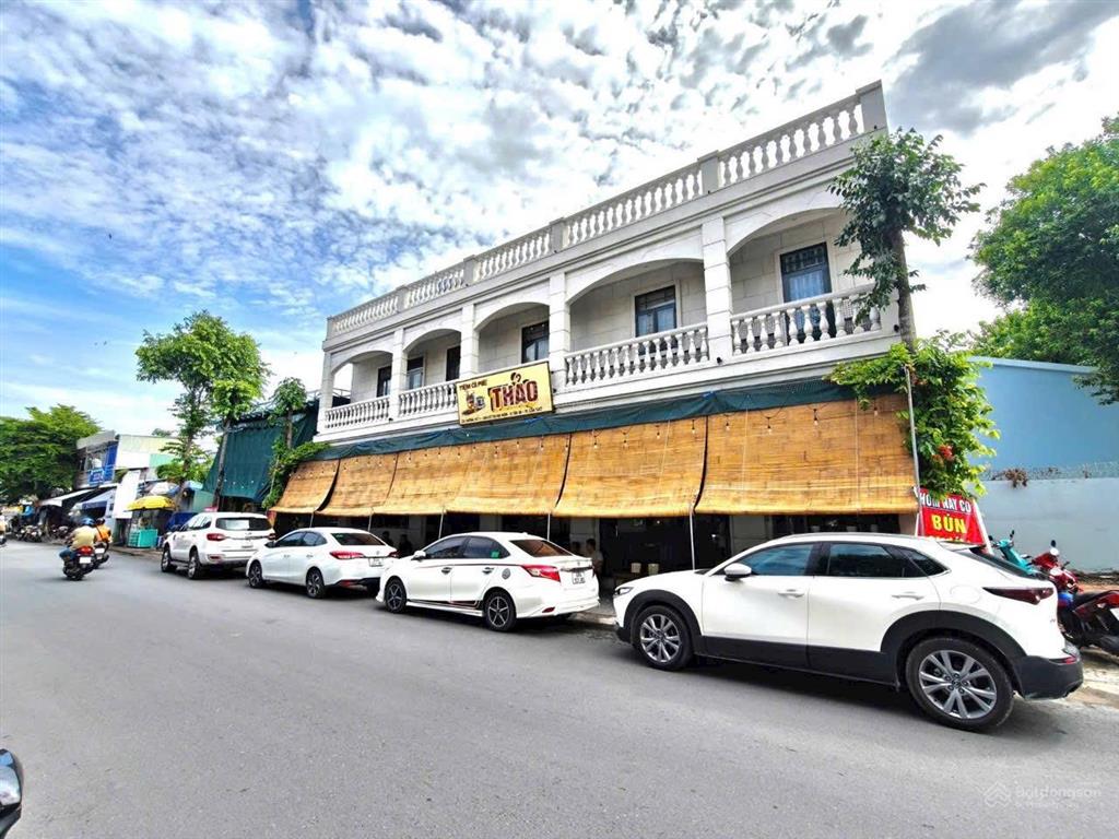 Kẹt bank, bán gấp nhà trục chính khu đô thị đại ngân, chiều ngang gần 30m, đã có sổ hồng