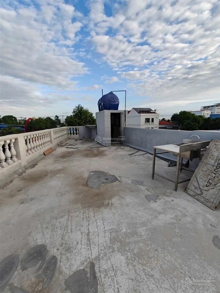 Kẹt bank, bán gấp nhà trục chính khu đô thị đại ngân, chiều ngang gần 30m, đã có sổ hồng