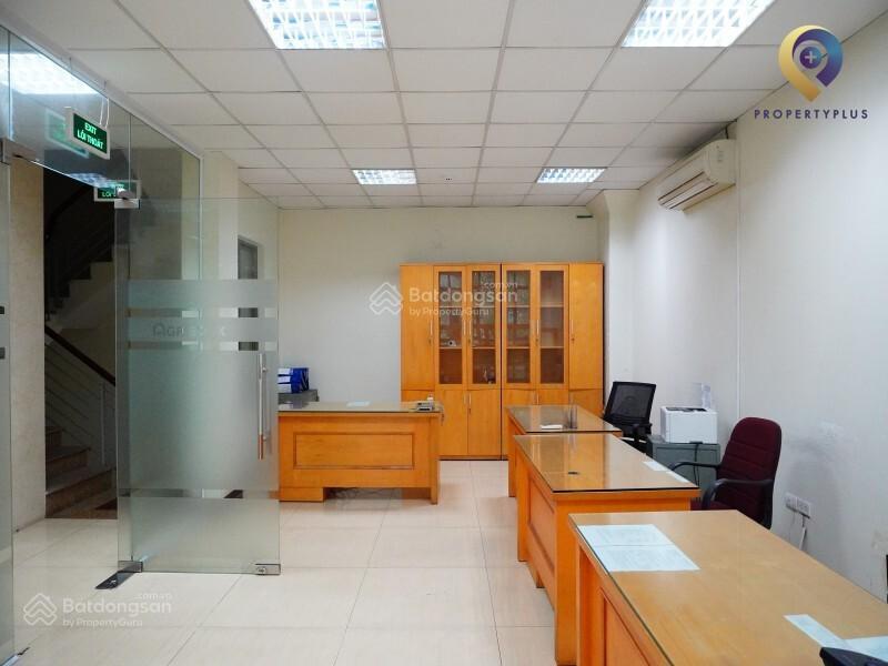 Tòa 48 nguyễn đình hoàn  mt 8m  dt 106m x 6 tầng 1 tum  150tr/ tháng  thang máy  pccc đầy đủ