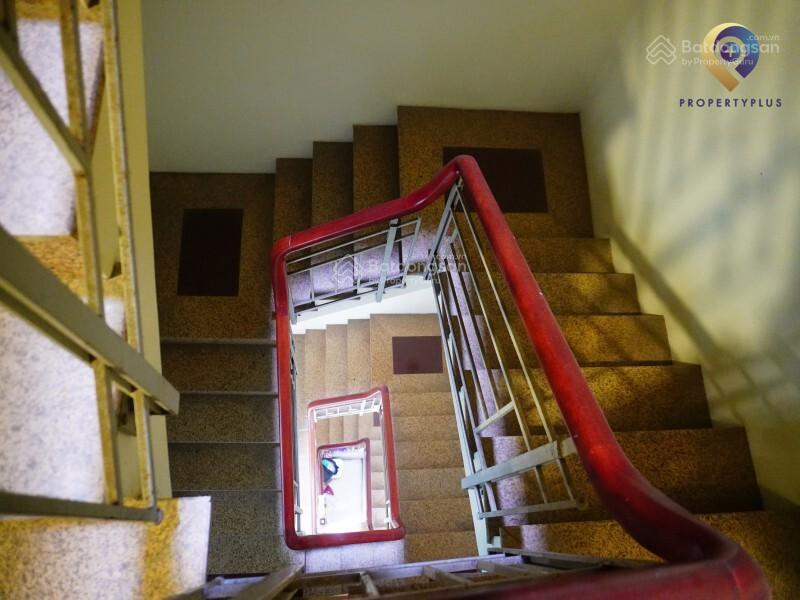 Tòa 48 nguyễn đình hoàn  mt 8m  dt 106m x 6 tầng 1 tum  150tr/ tháng  thang máy  pccc đầy đủ