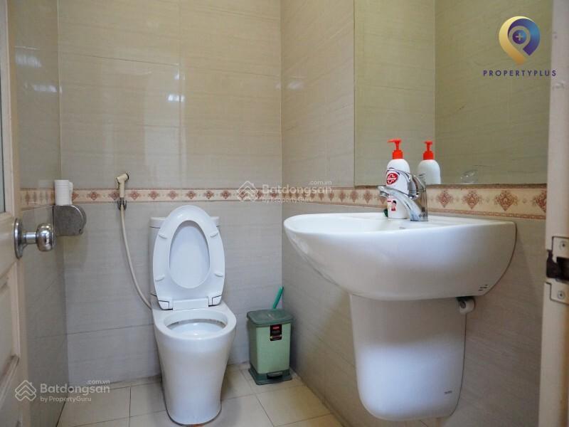 Tòa 48 nguyễn đình hoàn  mt 8m  dt 106m x 6 tầng 1 tum  150tr/ tháng  thang máy  pccc đầy đủ