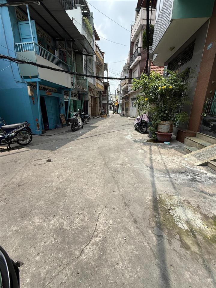 Sát mặt tiền 3 tháng 2 quận 11, hẻm xe hơi tới nhà, 3.3x18m, 4 tầng btct, nhỉnh 6 tỷ tl