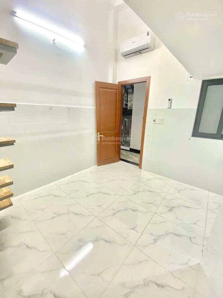 Phòng duplex có ban công thoáng gần ngay lê trọng tấn  nhà thờ giáo xứ gò mây