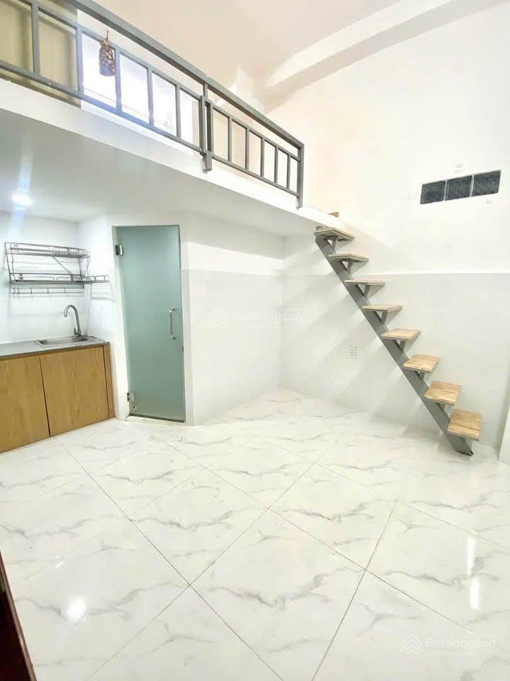 Phòng duplex có ban công thoáng gần ngay lê trọng tấn  nhà thờ giáo xứ gò mây