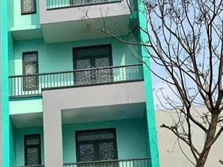 Bán nhà phố mới tin cao cấp, có tầng hầm, thang máy , giá cực tốt