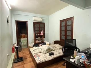 Cần bán căn hộ tập thể tầng 2 phố chùa láng căn góc ban công siêu thoáng chỉ 4,86 tỷ