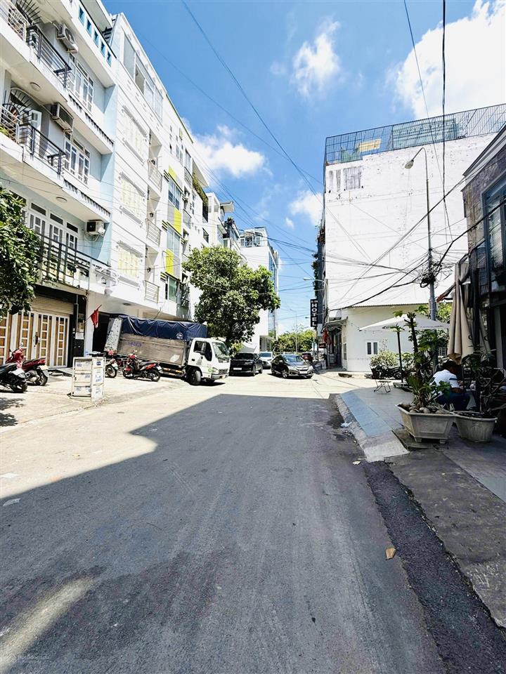 Chdv trần não q2  5 tầng 8p đường 12m xe hơi tránh thông tứ phía  ngay ven sông bình an 18 tỷ