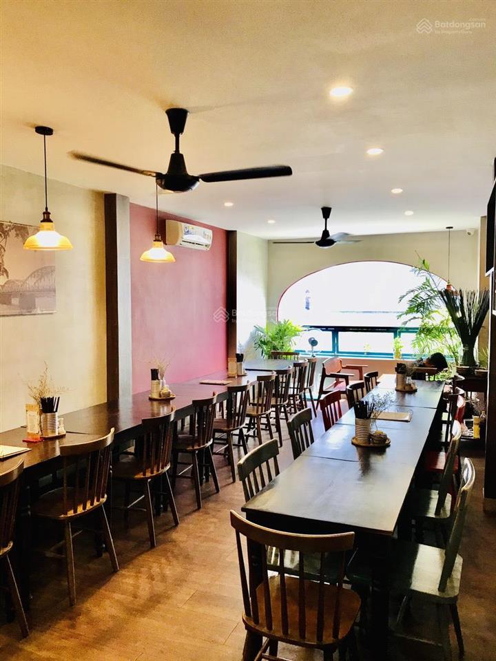 Cho thuê/ sang nhượng nhà hàng quận 1 doanh thu 4 tỷ/ năm
