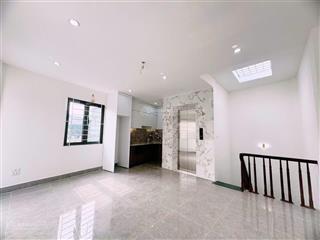 Lò đúc, trần khát chân, 50m ra phố, lô góc 5t thang máy, sân siêu rộng. 42m 2mat tien 4,5m