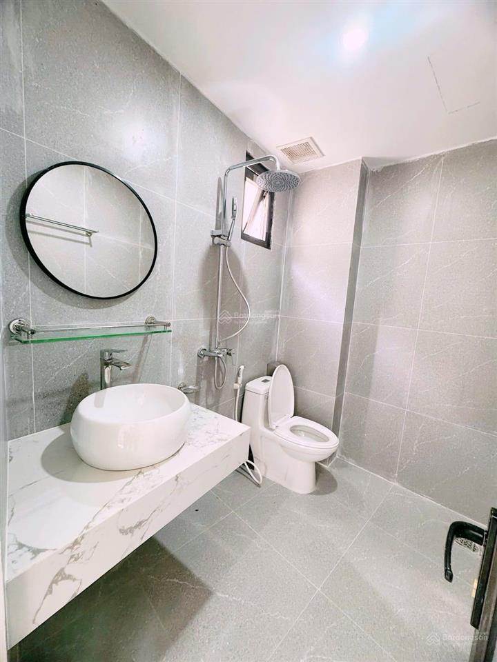Lò đúc, trần khát chân, 50m ra phố, lô góc 5t thang máy, sân siêu rộng. 42m 2mat tien 4,5m
