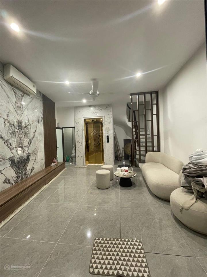 Lò đúc, trần khát chân, 50m ra phố, lô góc 5t thang máy, sân siêu rộng. 42m 2mat tien 4,5m