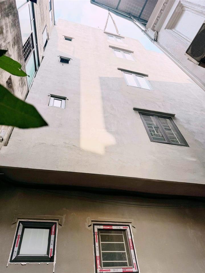 Lò đúc, trần khát chân, 50m ra phố, lô góc 5t thang máy, sân siêu rộng. 42m 2mat tien 4,5m