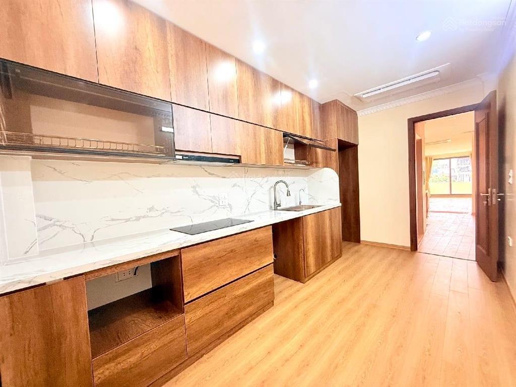 Mặt phố gần trần khát chân 6 tầng thang máy diện tích 51 m ô tô đỗ cửa kinh danhchào 23.tỷ