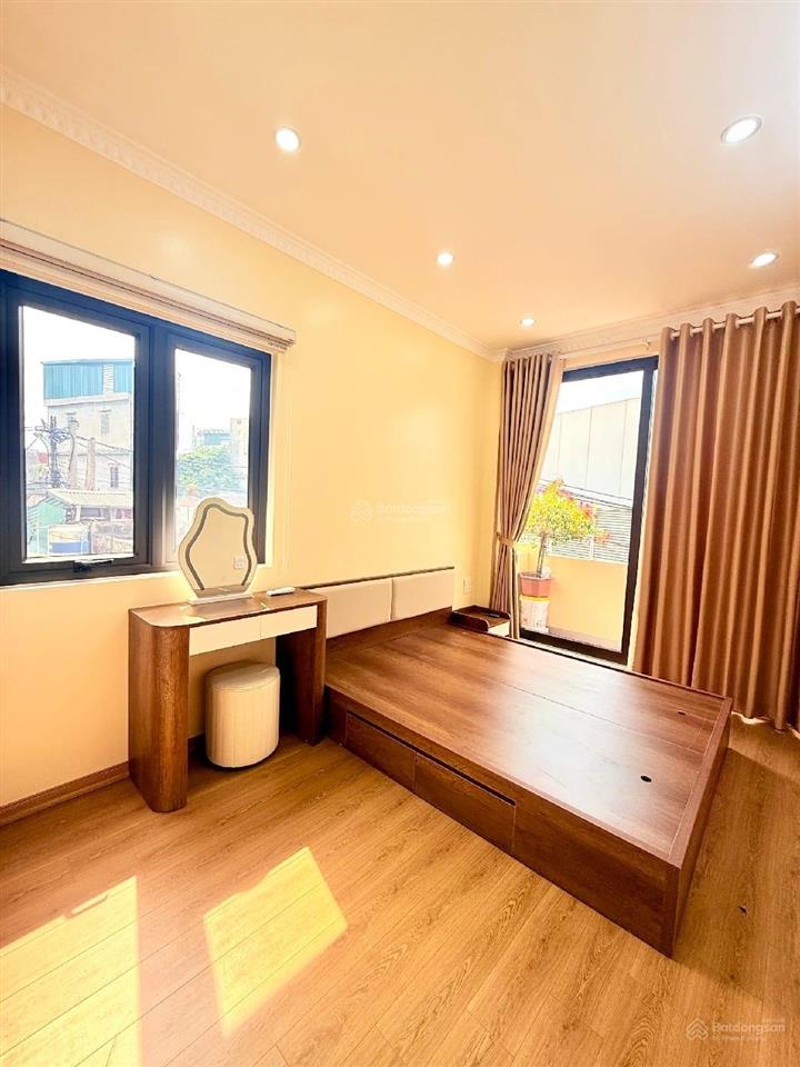 Mặt phố gần trần khát chân 6 tầng thang máy diện tích 51 m ô tô đỗ cửa kinh danhchào 23.tỷ