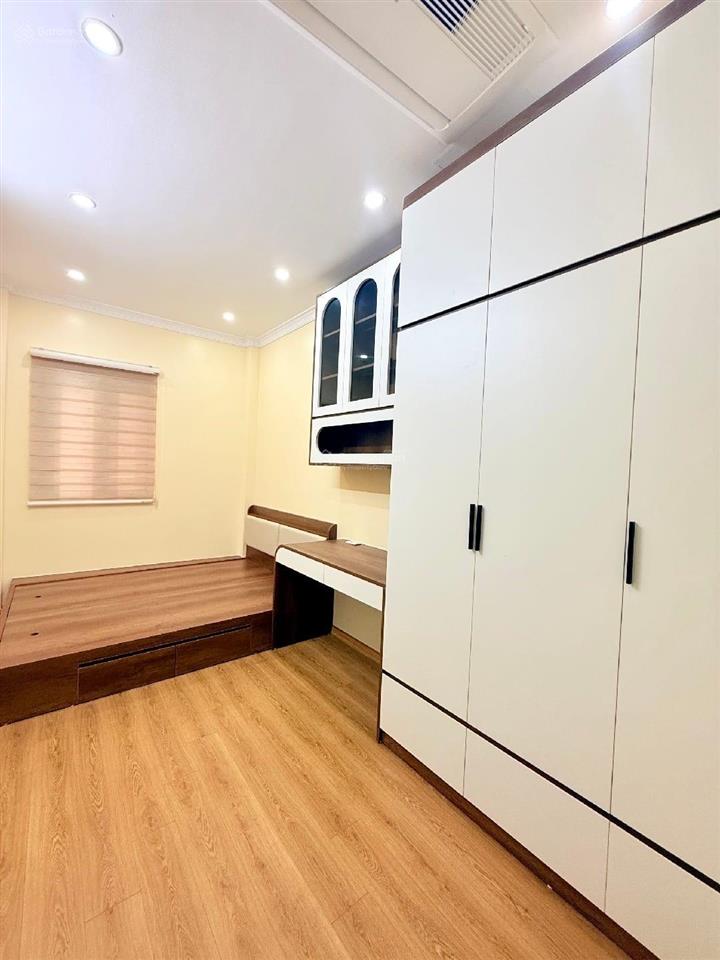 Mặt phố gần trần khát chân 6 tầng thang máy diện tích 51 m ô tô đỗ cửa kinh danhchào 23.tỷ