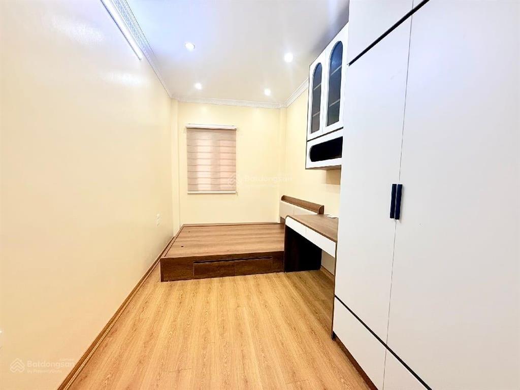 Mặt phố gần trần khát chân 6 tầng thang máy diện tích 51 m ô tô đỗ cửa kinh danhchào 23.tỷ