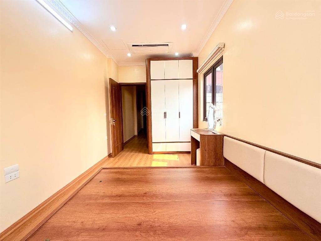 Mặt phố gần trần khát chân 6 tầng thang máy diện tích 51 m ô tô đỗ cửa kinh danhchào 23.tỷ