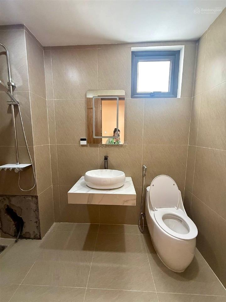 Mặt phố gần trần khát chân 6 tầng thang máy diện tích 51 m ô tô đỗ cửa kinh danhchào 23.tỷ