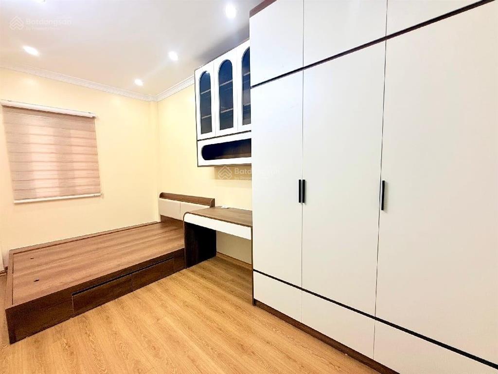 Mặt phố gần trần khát chân 6 tầng thang máy diện tích 51 m ô tô đỗ cửa kinh danhchào 23.tỷ