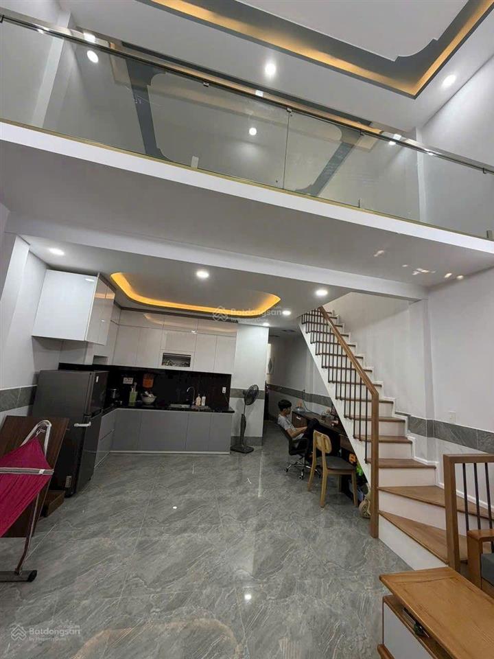 Bán nhà sổ hồng riêng gần ngã 5 chùa hang, hóc môn giá 3 tỷ 100 triệu tl