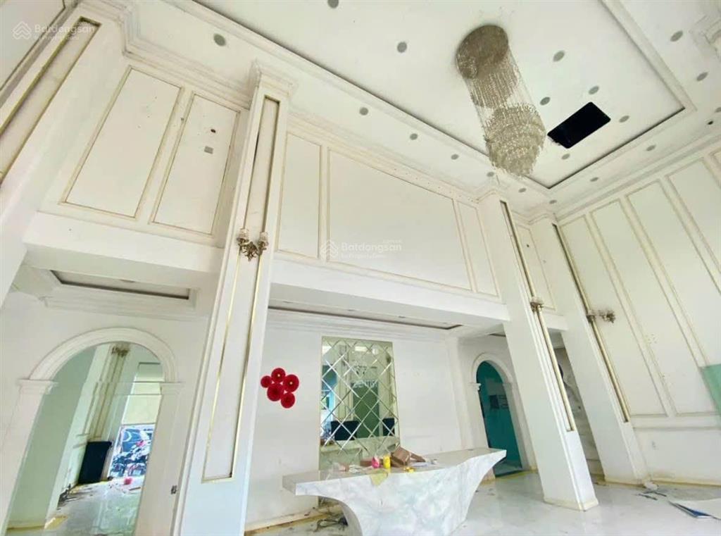 Cho thuê nhà mặt tiền trần hưng đạo ngang hơn 10m gần đại học cần thơ