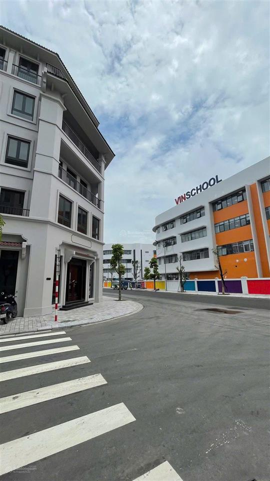 Bán nhanh liền kề nhật nguyệt giá 15 tỷ diện tích 62,5 m2  gần trường vinschool.  0932 541 ***