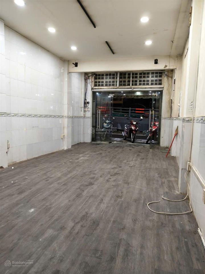Cho thuê nhà mặt tiền nguyễn tri phương, p7, q5  4x11m  4 phòng  15 triệu hiếm có