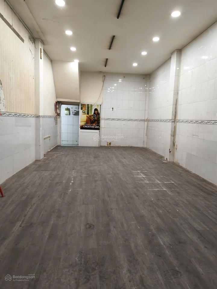 Cho thuê nhà mặt tiền nguyễn tri phương, p7, q5  4x11m  4 phòng  15 triệu hiếm có