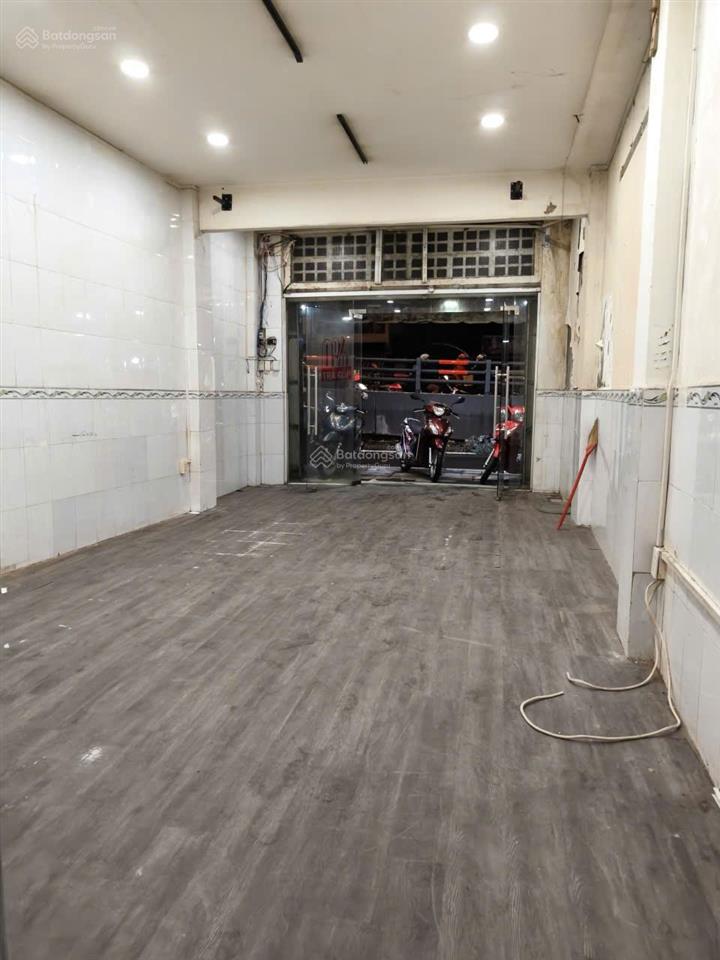Cho thuê nhà mặt tiền nguyễn tri phương, p7, q5  4x11m  4 phòng  15 triệu hiếm có