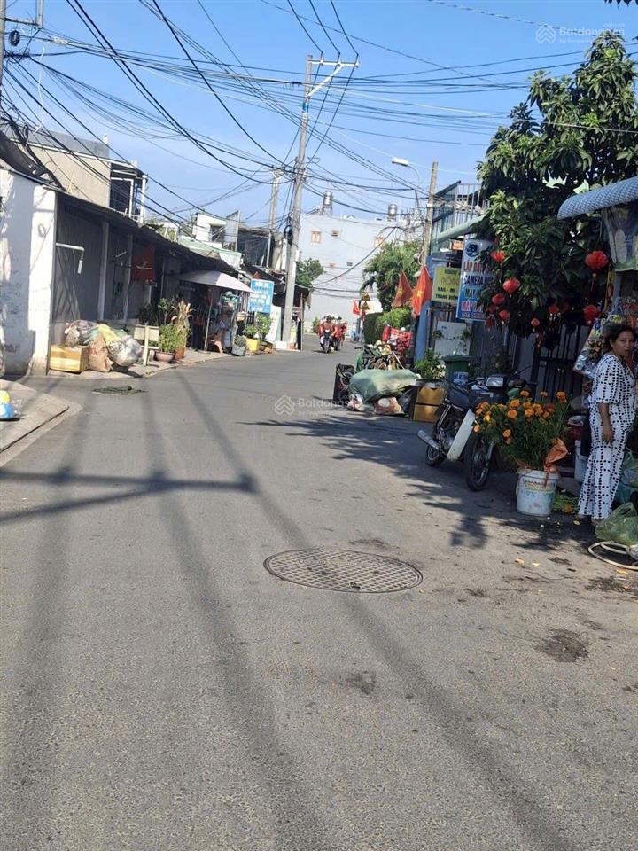 Giảm sâu 200tr nhà mái thái mặt tiền gần chợ bình chánh 5x23m² bán lỗ giá 1 tỷ 50 triệu