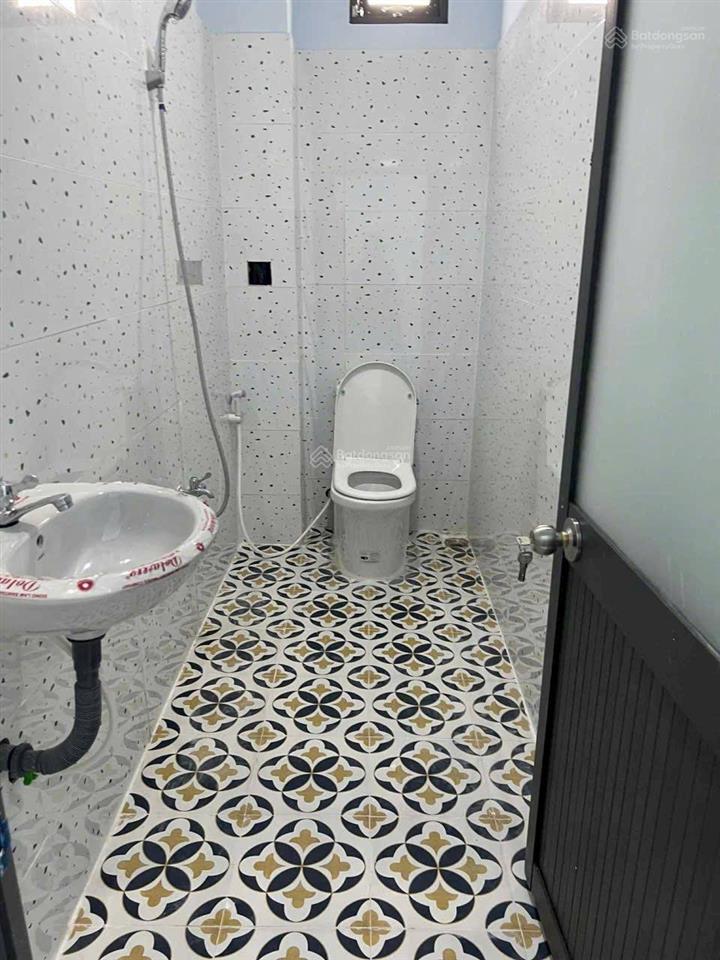 Giảm sâu 200tr nhà mái thái mặt tiền gần chợ bình chánh 5x23m² bán lỗ giá 1 tỷ 50 triệu